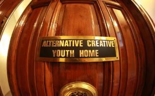 Alternative Creative Youth Home hostel in Barcelona Spain